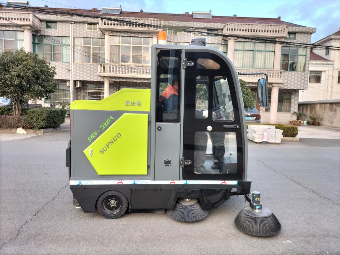 西藏龙马清扫车